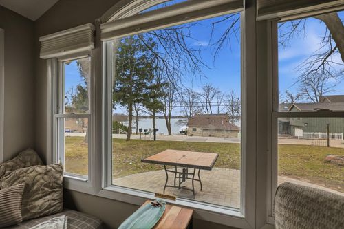 S70W17778 Muskego Dr, Muskego, WI, 53150-9498 | Card Image
