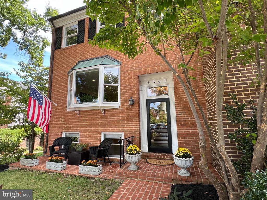 Golf Course Sq, Alexandria, VA 22307