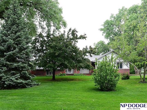 1740 Laguna Dr, Fremont, NE, 68025-9783 | Card Image