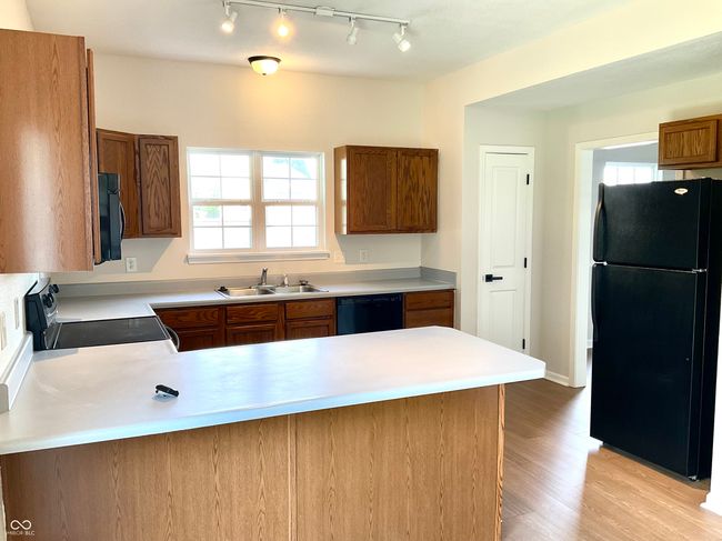 Light and bright kitchen with prep/serving space | Image 18