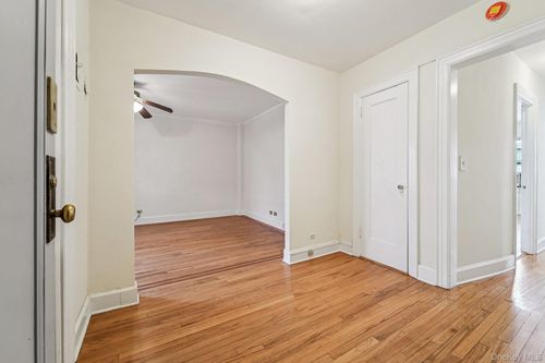 unit-2e-23 Old Mamaroneck Road, White Plains, NY, 10605 | Card Image