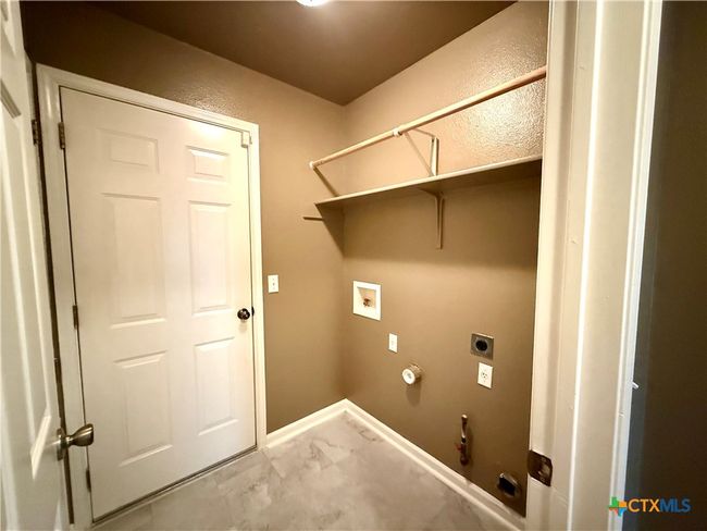 213 Summerside Ave, House other with 3 bedrooms, 2 bathrooms and null parking in Lockhart TX | Image 24