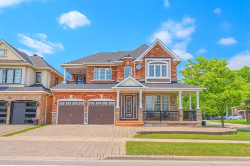 18 Augustine Ave, Richmond Hill, ON, L4E4X6 | Card Image