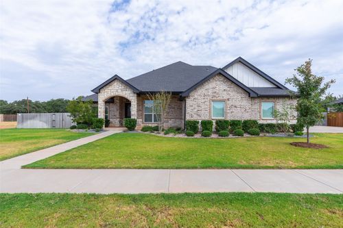 2301 Manor Oaks Ter, Abilene, TX, 79602-1366 | Card Image