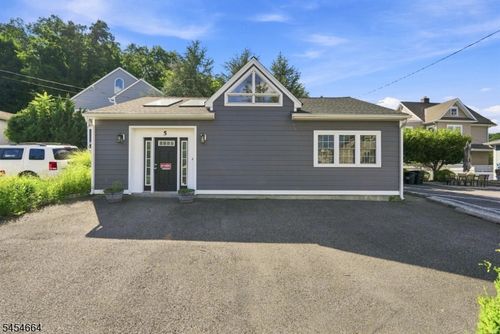 5 Budd St, Morristown, NJ, 07960-5075 | Card Image