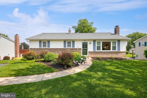 221 Perry Ave, YORK, PA, 17408-6230 | Card Image