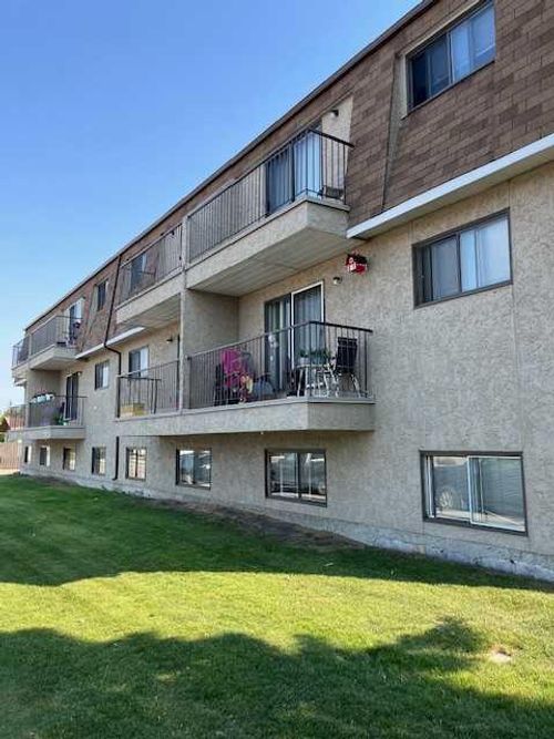 1-4747 50 St, Sylvan Lake, AB, T4S1S7 | Card Image