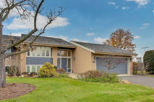 211 Briarwood Pass, Oak Brook, IL, 60523-8721 | Card Image