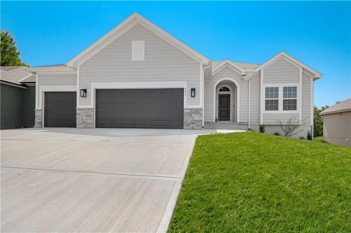 623 E 13th St, Kearney, MO, 64060-7367 | Card Image