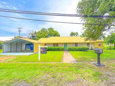 204 S Cass Street, House other with 3 bedrooms, 2 bathrooms and null parking in Centerville TX | Image 1