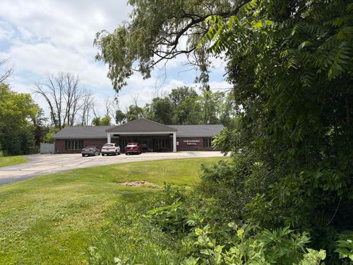 2505 W Mequon Rd, Mequon, WI, 53092-3166 | Card Image