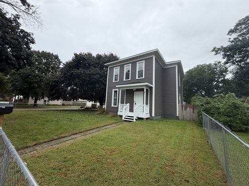 2102 Garfield St, Clinton, IA, 52732-2407 | Card Image