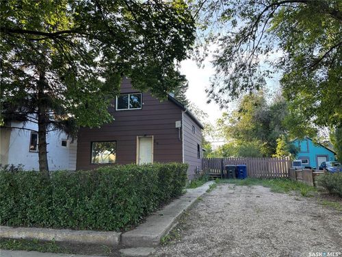 216 3rd Ave W, Kindersley, SK, S0L1S0 | Card Image
