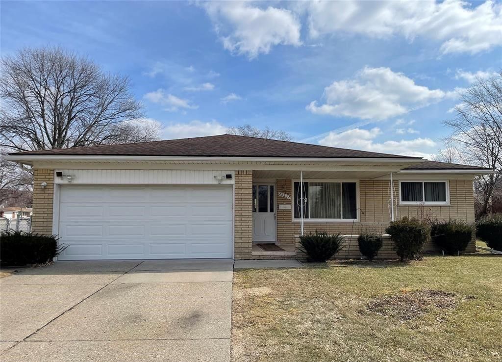 Liberty Dr, Warren, MI 48092