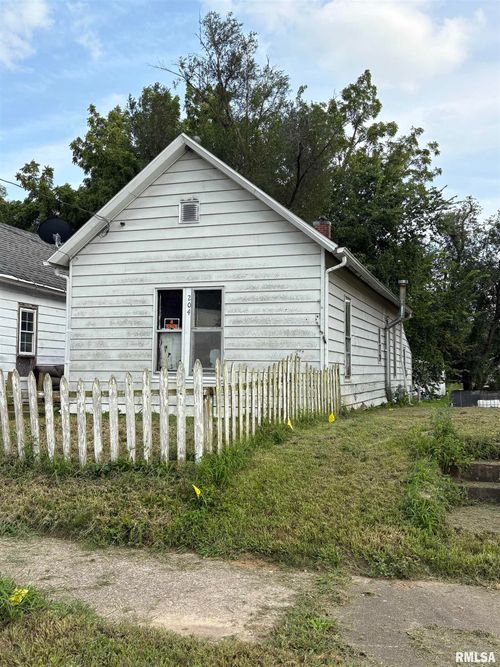 204 Locust St, Quincy, IL, 62301-1557 | Card Image