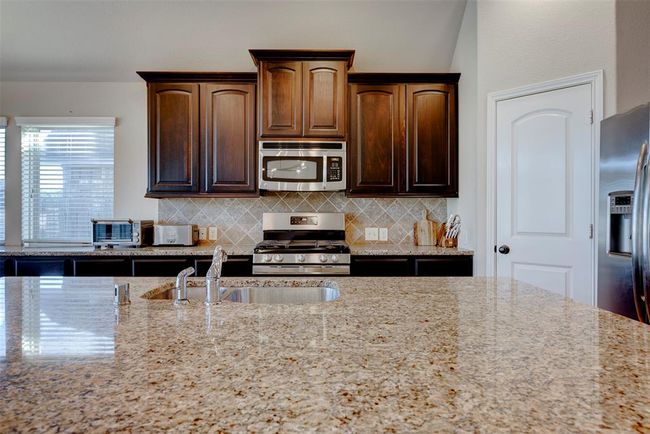 2407 Lost Bridge Ln, House other with 4 bedrooms, 2 bathrooms and 2 parking in Pearland TX | Image 10