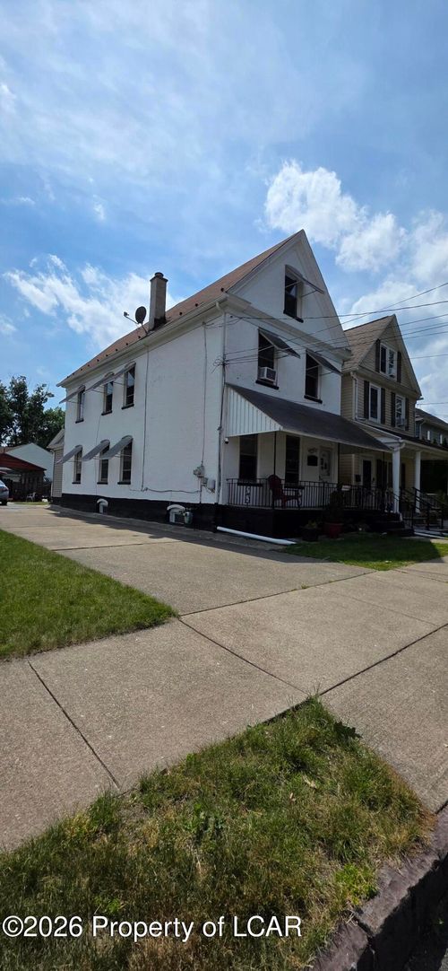 372 W Academy St, Wilkes Barre, PA, 18702-1724 | Card Image