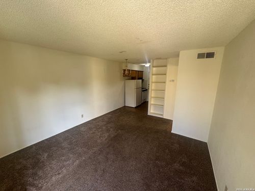 627 Tarasco St, San Antonio, TX, 78227-3272 | Card Image
