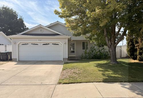 7727 Wilson Way, White City, OR, 97503-1574 | Card Image