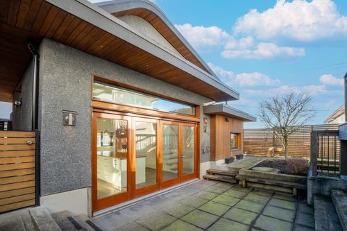 2122 Newport Ave, Vancouver, BC, V5P2H8 | Card Image