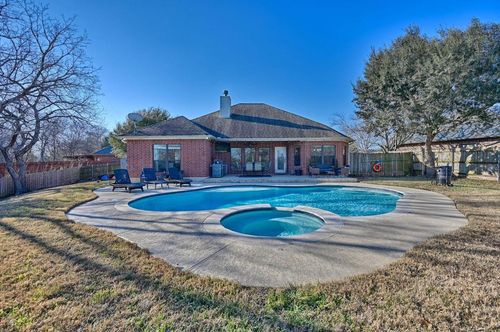 2922 Twisted Oak Dr, Brenham, TX, 77833-9015 | Card Image