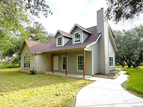 1591 County Road 320, Floresville, TX, 78114-6653 | Card Image