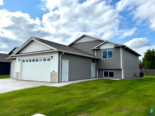 910 Birch St, Harrisburg, SD, 57032-8355 | Card Image