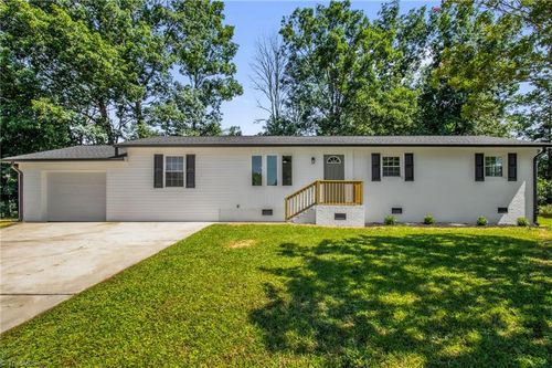 284 Meadowdale Dr, Denton, NC, 27239-7576 | Card Image