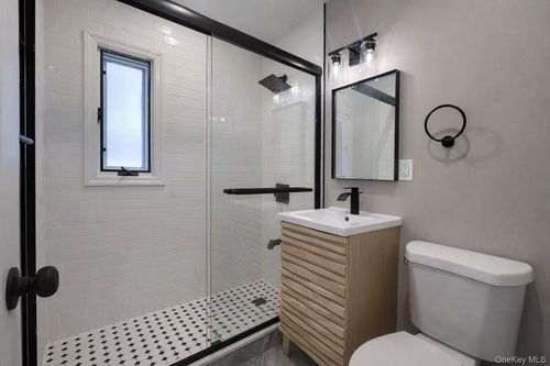 706 Leggett Pl, Whitestone, NY, 11357-1242 | Card Image