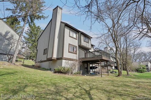 521 Carberry Hl, Brighton, MI, 48116-1102 | Card Image