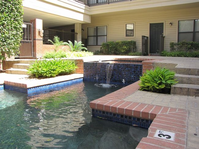 APT-101 - 106 E 30 Th St, Condo with 2 bedrooms, 1 bathrooms and 2 parking in Austin TX | Image 8