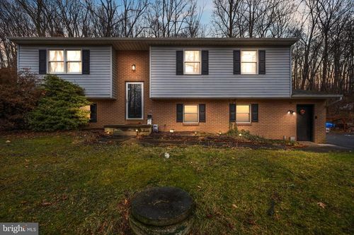 147 Smoketown Rd, MERTZTOWN, PA, 19539-9206 | Card Image