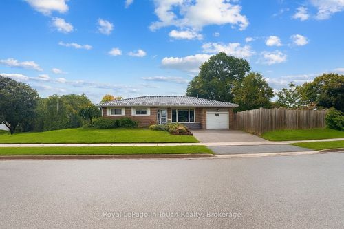 958 Montreal St, Midland, ON, L4R1H2 | Card Image