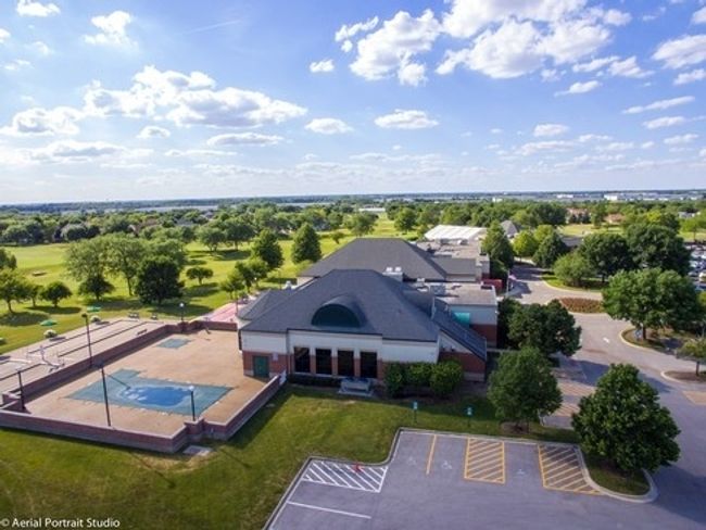 21513 W Douglas Ln, Condo with 3 bedrooms, 2 bathrooms and 2 parking in Plainfield IL | Image 23