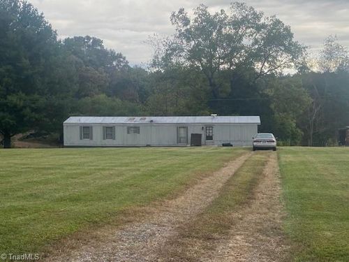 3292 Elledge Mill Rd, North Wilkesboro, NC, 28659-8744 | Card Image