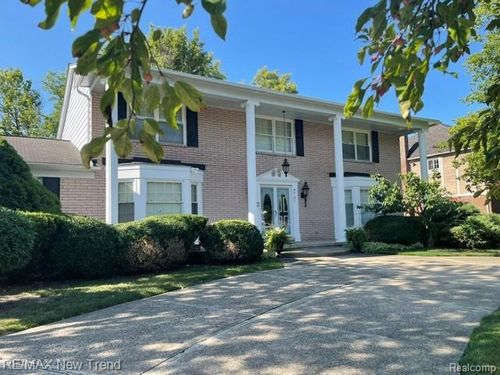 4727 S Knoll Rd, West Bloomfield, MI, 48323-2525 | Card Image