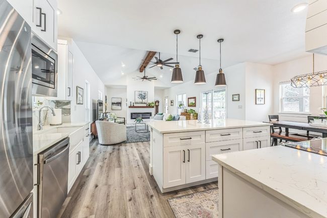 Natural light everywhere! | Image 10