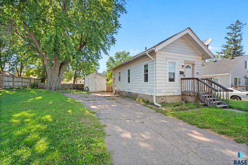 221 N West Ave Avenue, Sioux Falls, SD, 57104 | Card Image