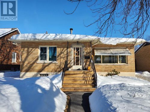 536 Hyde Park Ave, Thunder Bay, ON, P7E1X9 | Card Image