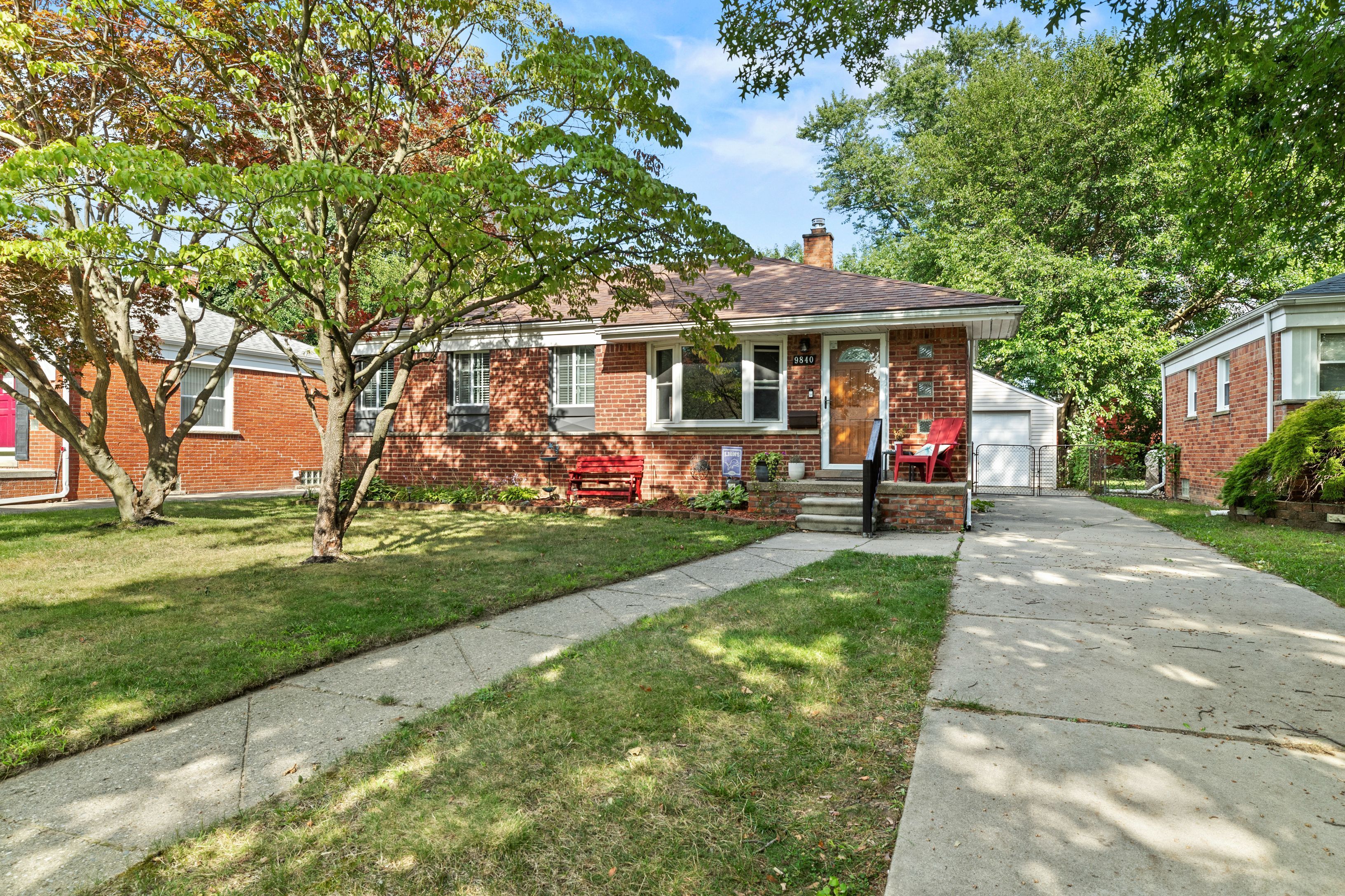 Seltzer St, Livonia, MI 48150