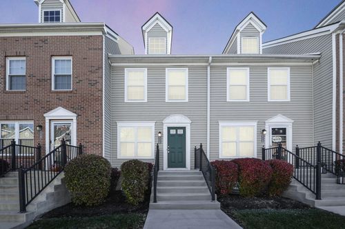 8326 Bruntsfield Rd, Columbus, OH, 43235-5061 | Card Image