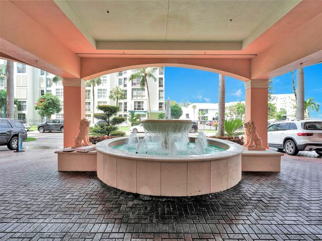APT-806 - 17555 Atlantic Blvd, Condo with 2 bedrooms, 2 bathrooms and null parking in Sunny Isles Beach FL | Image 36