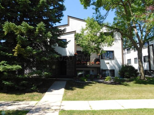 b7-2629 Arrowhead Rd S, Fargo, ND, 58103-5518 | Card Image