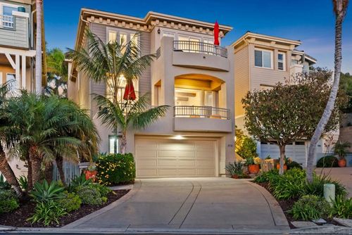 2721 Mackinnon Ranch Rd, Cardiff by the Sea, CA, 92007-2208 | Card Image