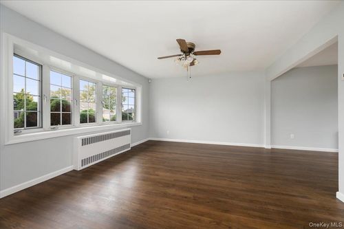 111 Michael Pl, Bethpage, NY, 11714-5410 | Card Image