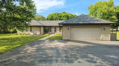 11N025 Burlington Rd, Hampshire, IL, 60140-8740 | Card Image