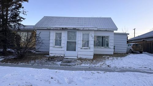 303 5 Ave E, Hanna, AB, T0J1A0 | Card Image