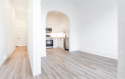 front-2100 Dundas St W, Toronto, ON, M6R1W9 | Card Image