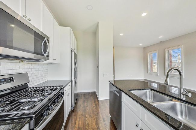 APT-3D - 1955 N Leavitt St, Condo with 2 bedrooms, 2 bathrooms and 1 parking in CHICAGO IL | Image 13