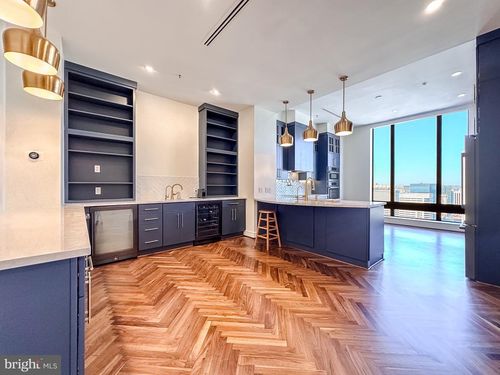 apt-2701-10 E Lee St, BALTIMORE, MD, 21202-6010 | Card Image